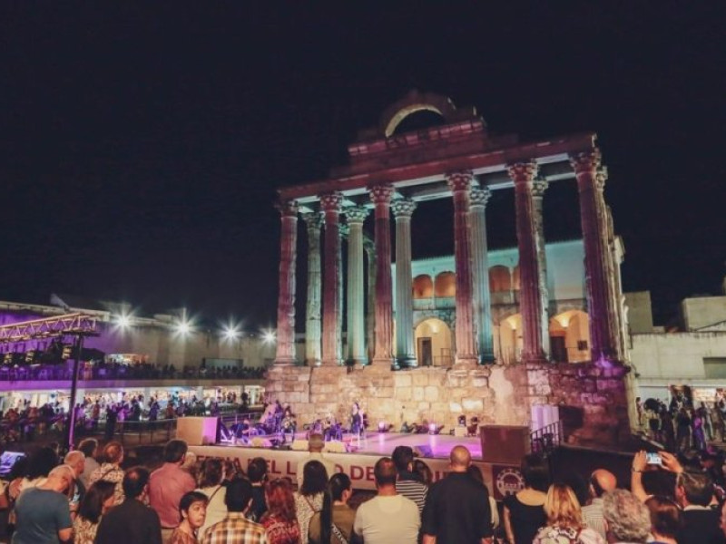 La Feria del Libro de Mérida arranca hoy con más de 30 presentaciones, talleres infantiles y conciertos en el Templo de Diana