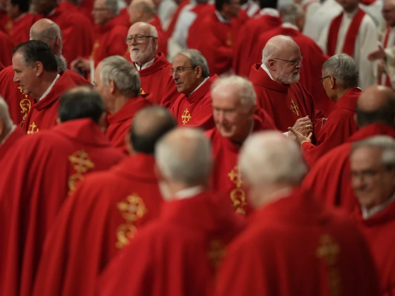 Los cardenales se quedan en la Capilla Sixtina encerrados bajo llave