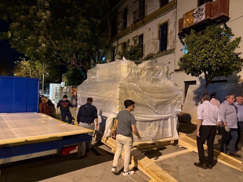 Rumbo a Roma: El minucioso embalaje del paso de El Cachorro "con un pellizquito en el estómago"