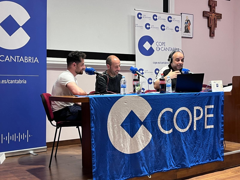 Mario García, Manu Vega y Jaime del Olmo en el colegio Calasanz