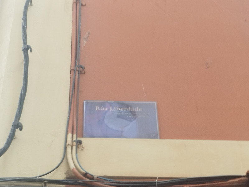 Placa de Rúa Liberdade colocada en la Calle Disciplina