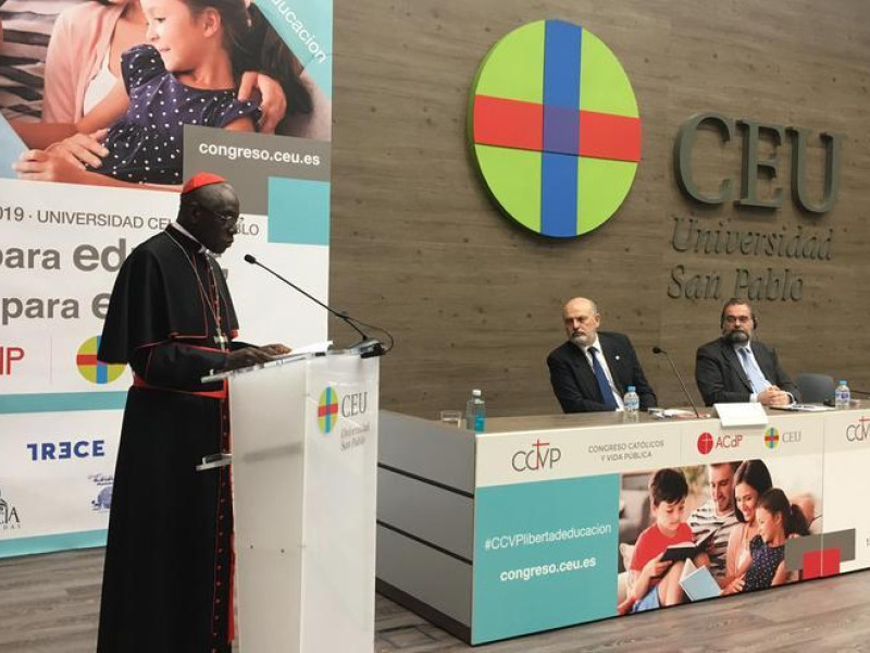 El cardenal Robert Sarah, durante una visita a la Universidad CEU San Pablo, Madrid