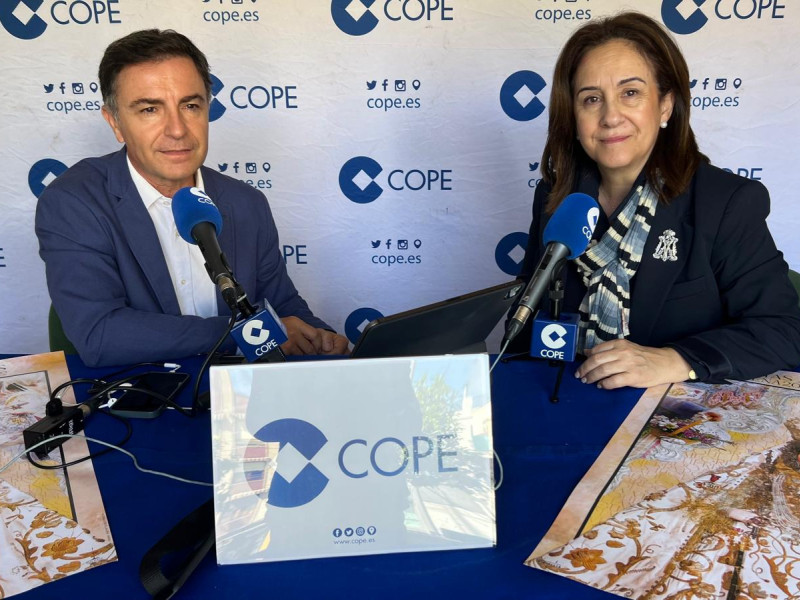 Araceli Rodríguez (dcha.) y Fran Durán en el set de COPE