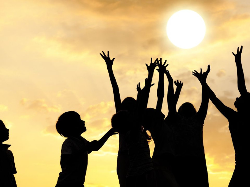 La importancia y el peligro del sol en los menores