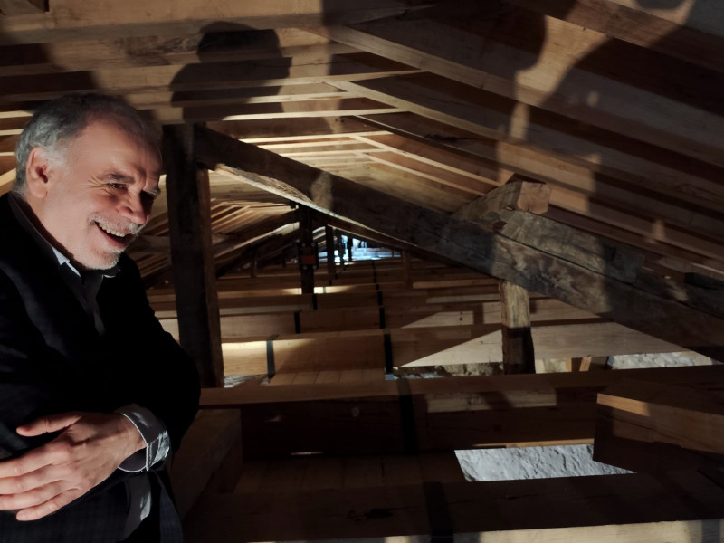 Leandro Cámara, arquitecto de la catedral de Santa María, en las bóvedas abiertas ahora al público