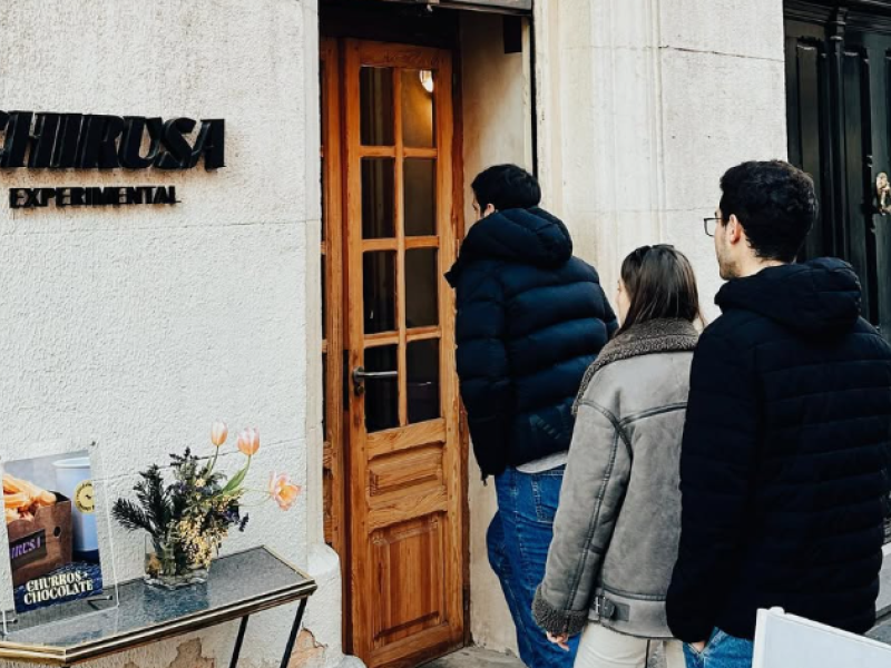 Colas a la entrada de Socialty Coffee