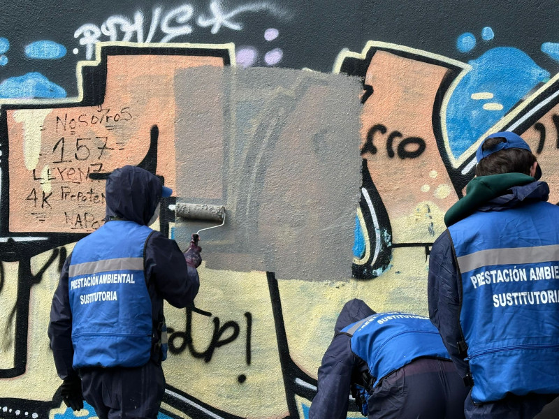 Les dan EPIs y materiales para limpiar con seguridad