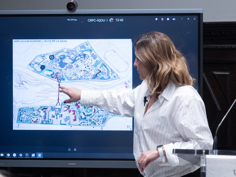 La alcaldesa de Valencia, María José Catalá, se reúne con el presidente de Rain Forest, José Maldonado, para abordar los nuevos proyectos de Bioparc.