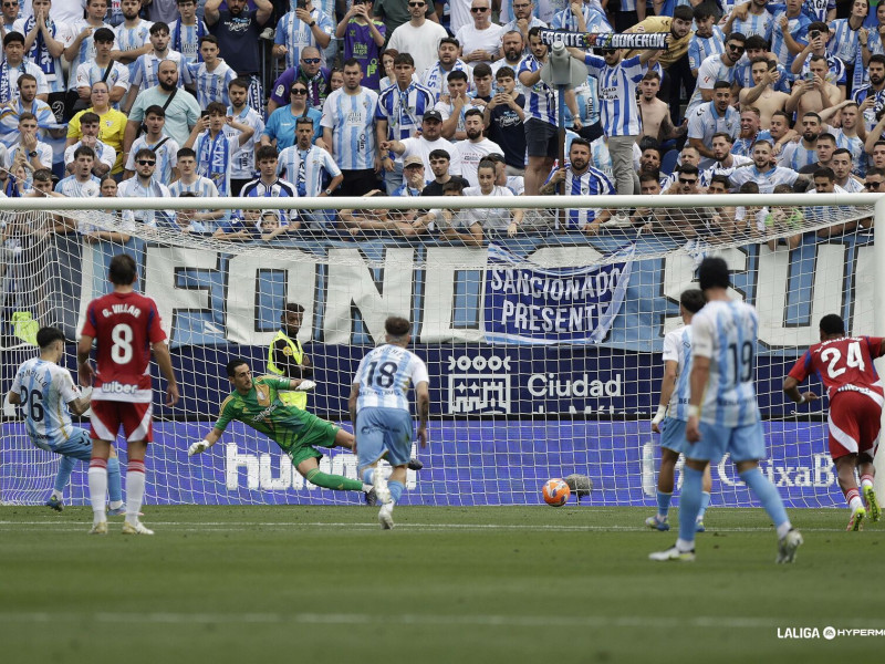 El único tanto del Málaga frente al Granada fue de penalti
