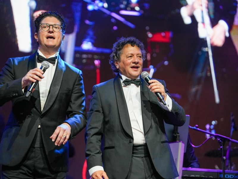 Un momento de la actuación de los Cantores de Híspalis en la gala previa al 'Alumbrao'