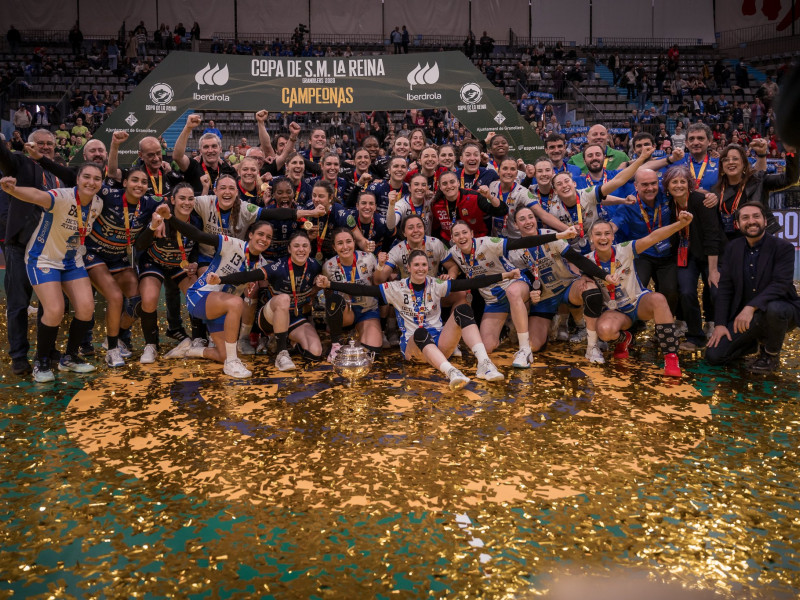 Beti Onak lograba un éxito que ha querido compartir con la afición, finalistas de la Copa de la Reina