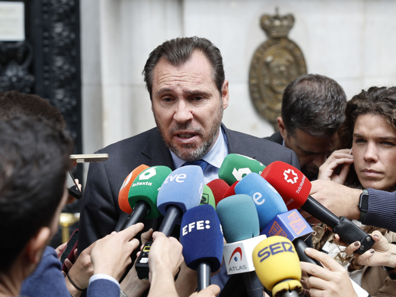 Óscar Puente atiende a los medios de comunicación