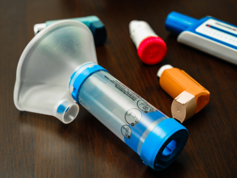 Inhalador para controlar el asma