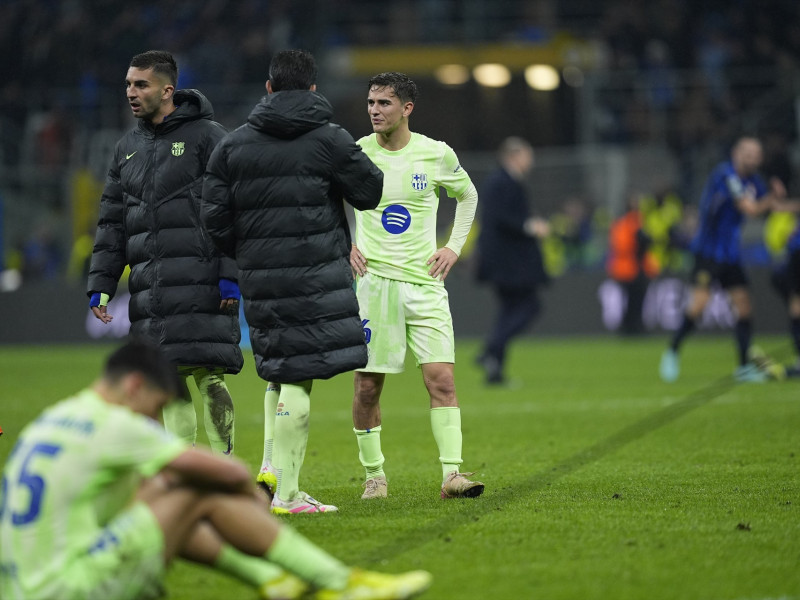 Pablo Martín Gavi del FC Barcelona se lamenta durante el partido de ida de las semifinales de la UEFA Champions League 2024/25 entre el FC Internazionale Milano y el FC Barcelona en el estadio Giuseppe Meazza el 6 de mayo de 2025 en Milán.