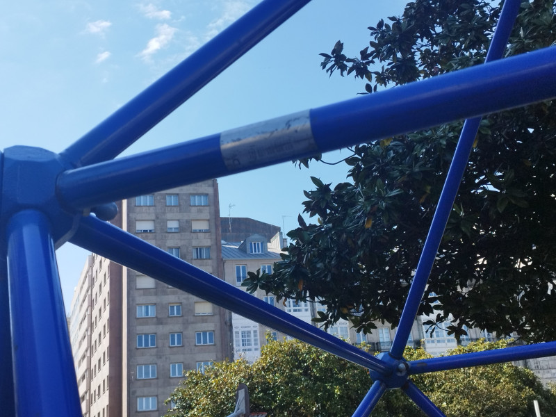 Estructura sin la red en la plaza de Pontevedra