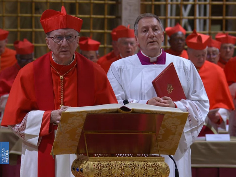 Juramento del cardenal Pietro Parolin, quien sustituye a Battista Re, que al ser mayor de 80 años, no puede participar en el cónclave