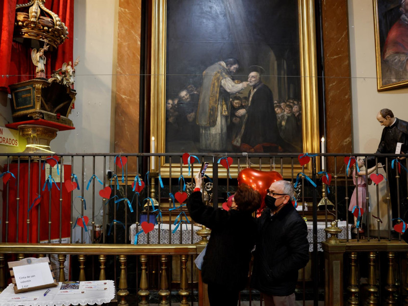 Visitas a la iglesia de San Antón en Madrid, por las reliquias de San Valentín
