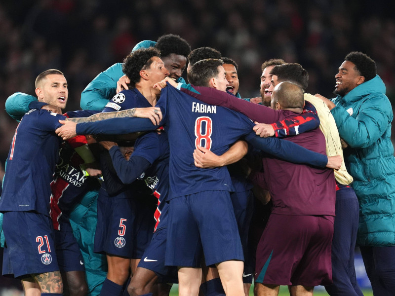 Los jugadores del PSG celebran la clasificación para la final