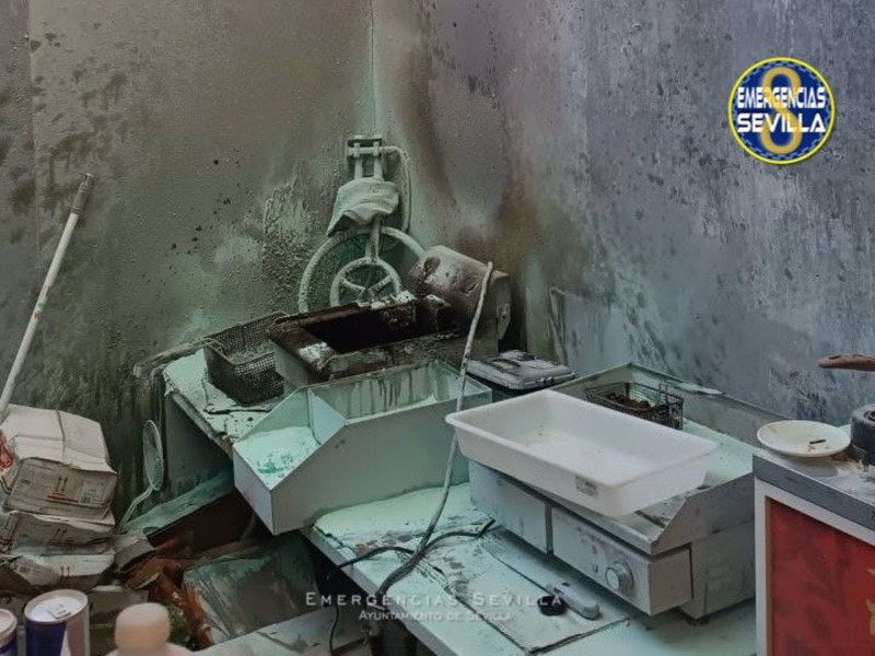 Imagen de la cocina donde se ha originado el incendio en una caseta de la feriaSeis personas han tenido que ser atendidas por inhalación leve de humos por el incendio originado este miércoles, a las 17,15 horas, en la cocina de una caseta de la Feria.POLITICA ANDALUCÍA ESPAÑA EUROPA SEVILLAEMERGENCIAS SEVILLA