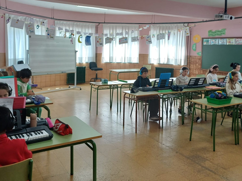 Alumnos en clase bilingüe