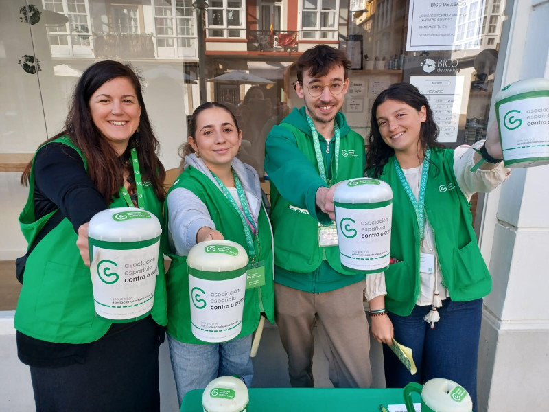 Los jóvenes también colaboraron en Ferrol con la AECC