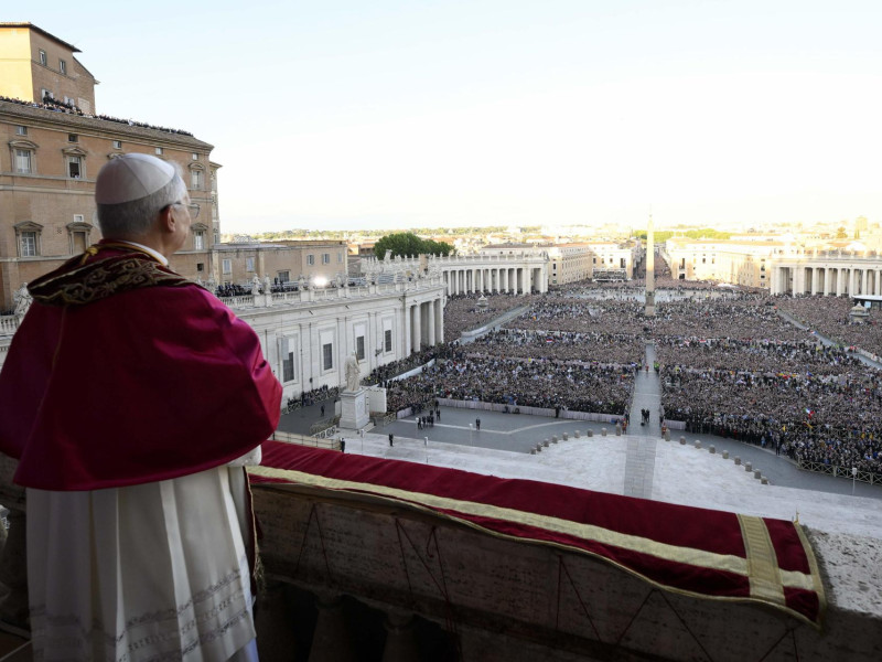 El Papa dirigiéndose a los fieles
