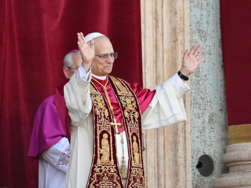 Primera aparición de Robert Francis Prevost como nuevo papa