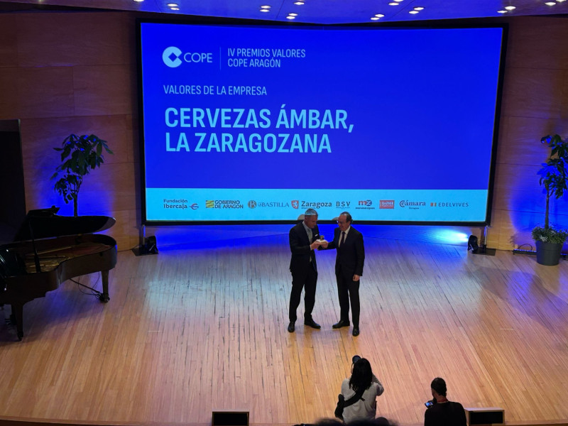 Entrega del Premio Valores de la Empresa al CEO de Cervezas Ambar, Sergio Elizalde.