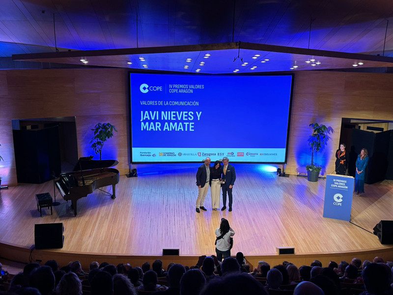 Entrega del Premio Valores de la Comunicación a Javi Nieves y Mar Amate.
