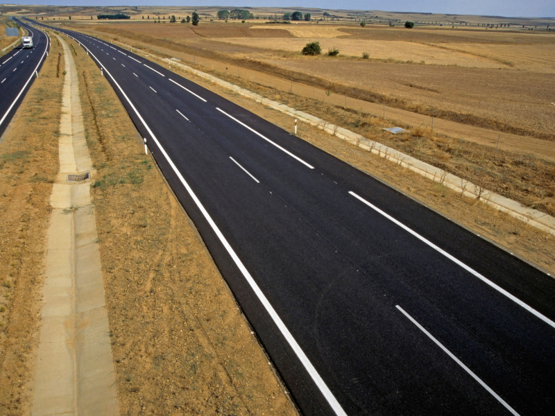 Nueva autovía cerca de Sahagún, León