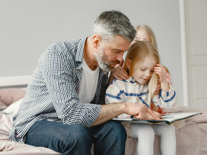 Un padre con su hija