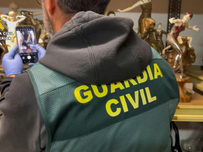 La Guardia Civil incauta 54 piezas de marfil a un empresario vasco