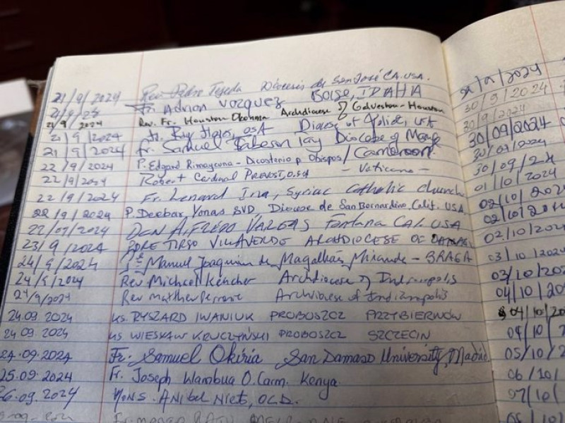 Libro de firmas de la Basílica de Santa Teresa de Jesús donde se puede leer el nombre del nuevo PapaEl estadounidense Robert Francis Prevost Martínez, Papa León XIV, elegido como el 267 Pontífice este jueves, ha visitado en varias ocasiones la provincia española de Castilla y León, la última visita fue a la ciudad de Ávila el pasado 22 de septiembre de 2024 acompañando a un grupo de peregrinos cuando pudo visitar la Basílica de Santa Teresa y celebrar allí la Santa Misa.SOCIEDAD DIÓCESIS DE ÁVILA