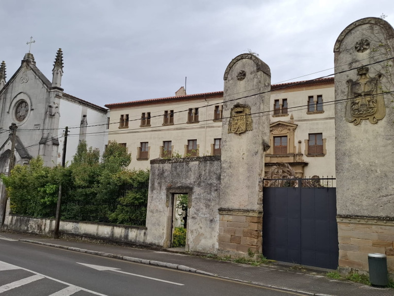 Convento de las Madres Agustinas Recoletas de Somió, en Gijón