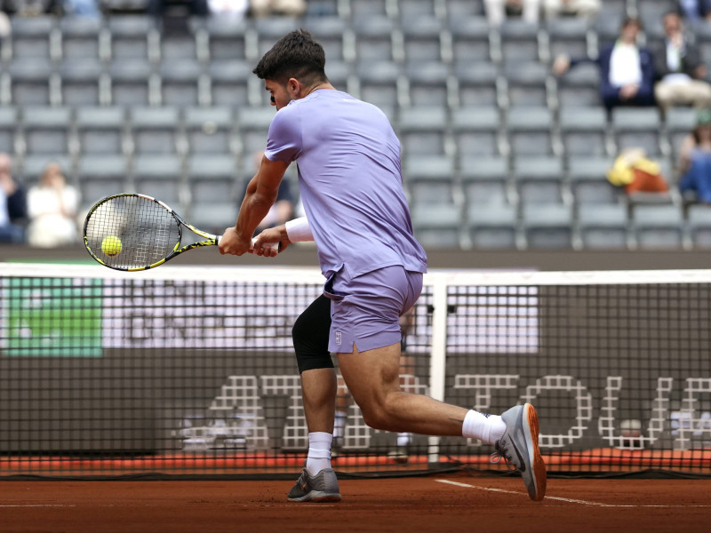Carlos Alcaraz, durante su partido de este viernes en Roma ante Lajovic.