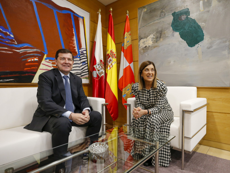 La presidenta de Cantabria, María José Sáenz de Buruaga, preside el acto conmemorativo del Día de Europa junto al presidente de la Junta de Castilla y León, Alfonso Fernández Mañueco.9 MAY 24