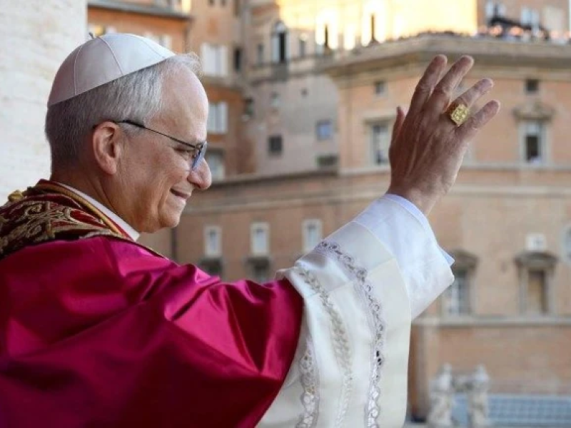 Primera bendición 'Urbi et Orbi' de León XIV tras ser elegido Papa