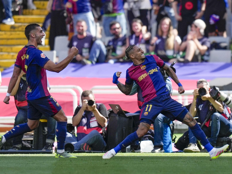 Raphinha celebra el 3-2 del Barcelona contra el Real Madrid