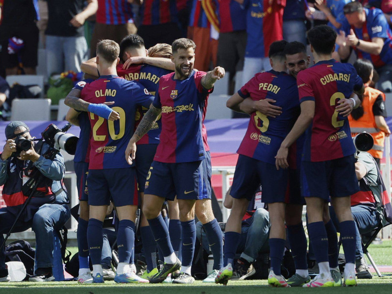 Los jugadores del Barça celebran uno de los goles ante el Real Madrid en el Clásico