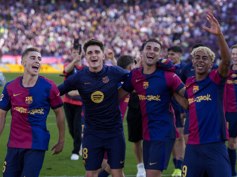 El Barcelona celebra la victoria en Liga ante el Real Madrid