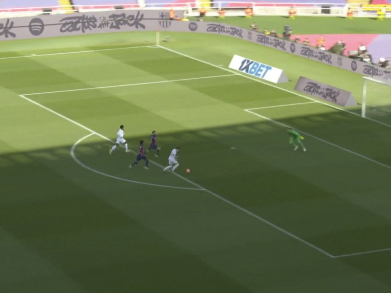 Víctor Muñoz falló una ocasión clarísima que pudo ser el empate del Real Madrid.