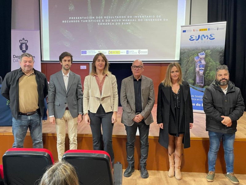 Autoridades presentes en la presentación del Manual