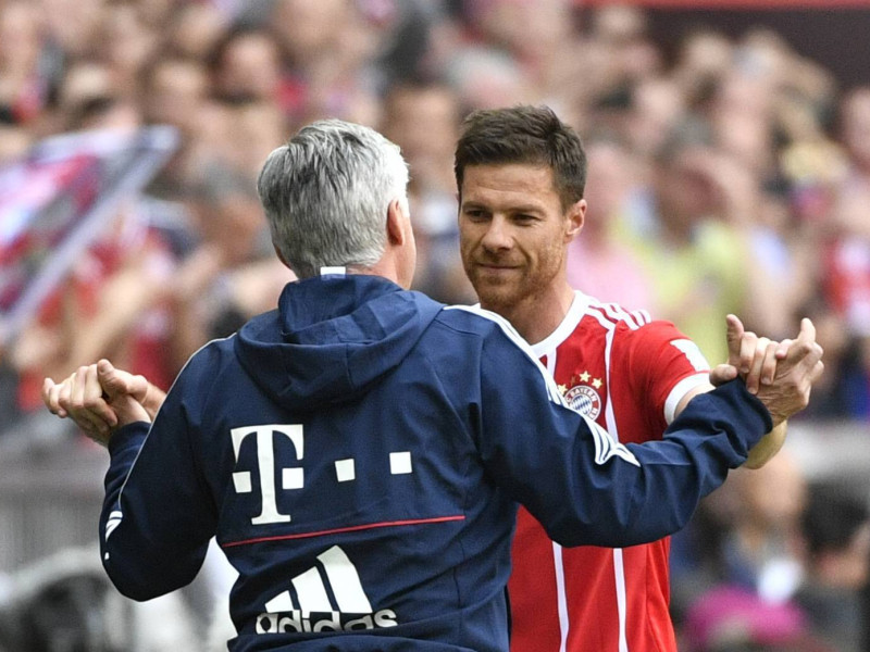 Xabi Alonso y Carlo Ancelotti