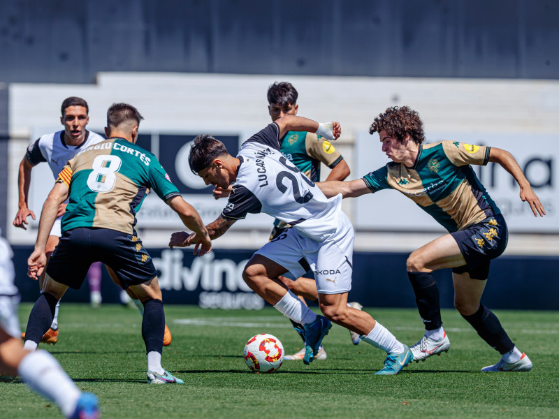 Lucas Núñez, revelación en el Mestalla