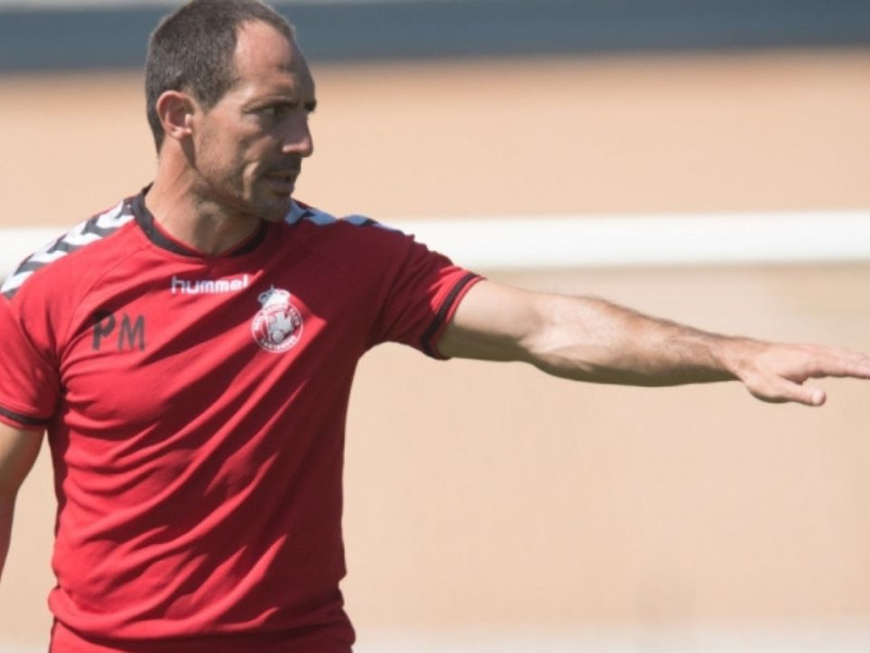 Munitis dando indicaciones siendo entrenador del Racing