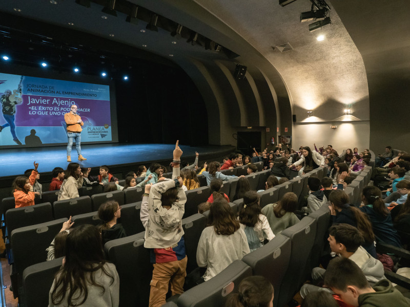 El fundador del festival Sonorama Ribera comparte su historia con alumnos del programa educativo Planea Emprendedores