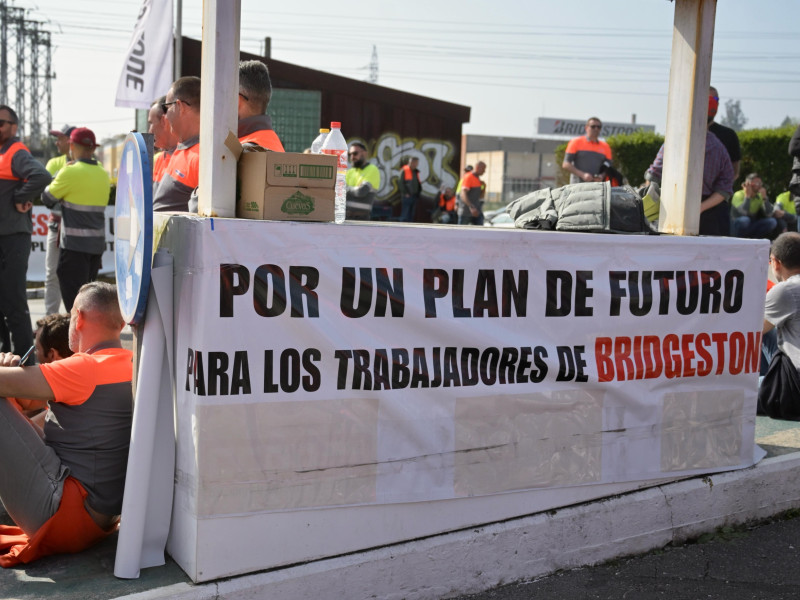 (Foto de ARCHIVO)Concentración de trabajadores de Bridgestone en Puente San Miguel previa a la manifestación del 8 de abrilNACHO CUBERO-EUROPA PRESS02/5/2025