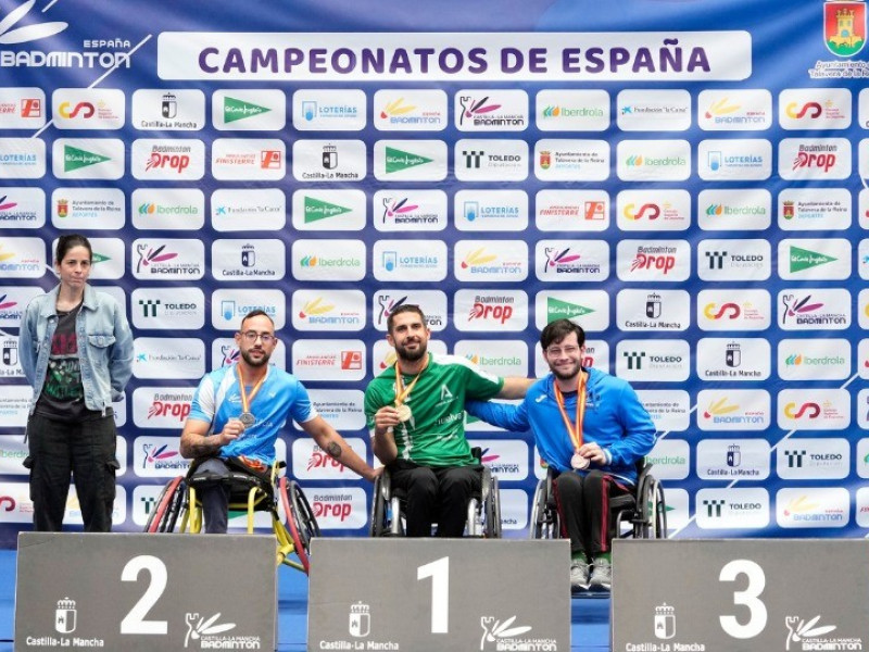 Francisco Motero posa en el podio