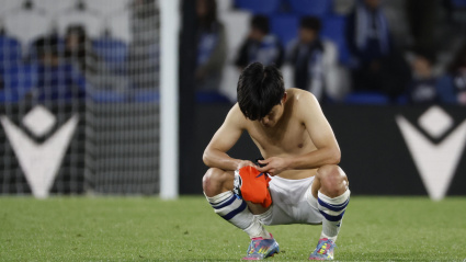 SAN SEBASTIÁN, 13/05/2025.- El delantero de la Real Take Kubo, al término del partido de la jornada 36 de LaLiga EA Sports que Real Sociedad y Celta de Vigo han disputado este martes en el estadio Reale Arena, en San Sebastián. EFE/Juan Herrero