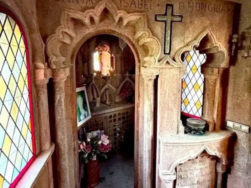 Esta es la superficie total de la cpailla de Santa Isabel de Hungría